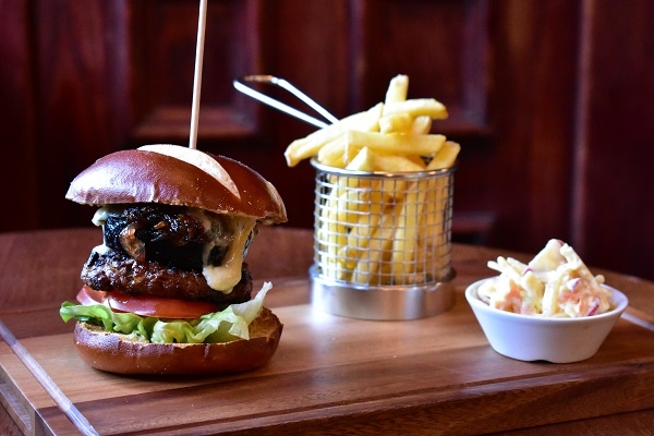 The Black Bull, Edinburgh – Bar and Pub Food | VisitScotland